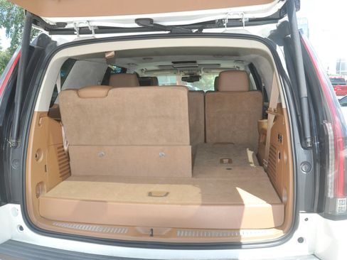 Used 2015 Cadillac Escalade Platinum RWD image 38