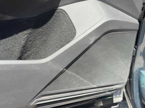 Used 2019 Volkswagen Tiguan SE w/ Panoramic Sunroof Package FWD image 22