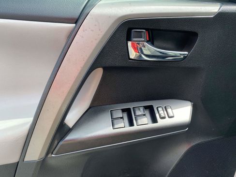 Used 2018 Toyota RAV4 XLE FWD image 17