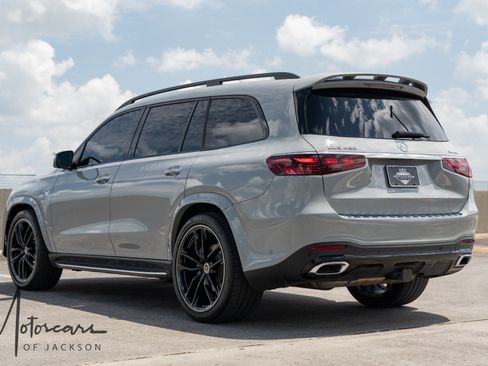 Used 2024 Mercedes-Benz GLS 450 4MATIC w/ AMG Line Exterior image 8