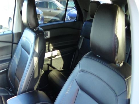 Used 2024 Ford Explorer XLT w/ Equipment Group 202A image 17