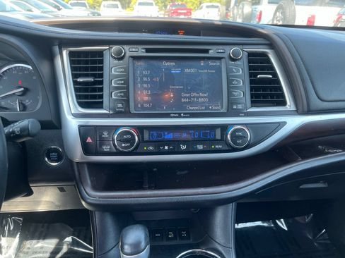 Used 2015 Toyota Highlander Limited w/ Driver Technology Package AWD/4WD image 10