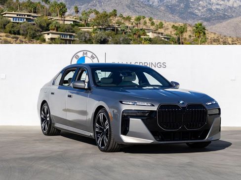 Used 2026 BMW 740i w/ Executive Package RWD image 2