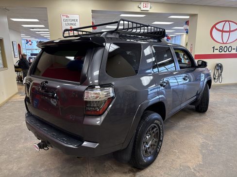 Used 2020 Toyota 4Runner Venture w/ Moonroof Package AWD/4WD image 12