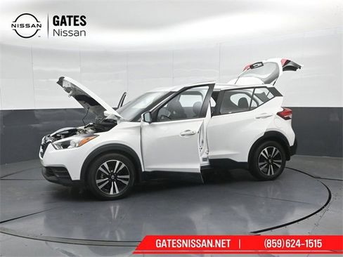 Used 2018 Nissan Kicks SV image 49