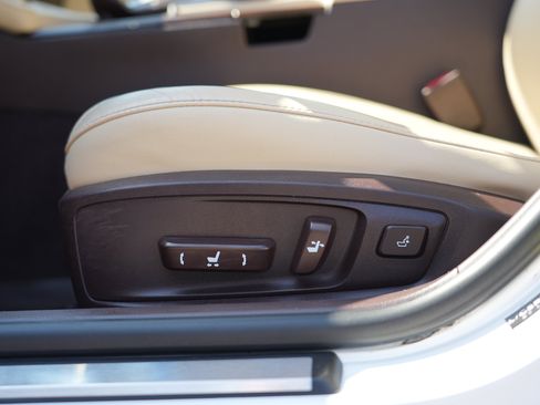Used 2016 Lexus ES 350 w/ Luxury Package w/Wood Trim FWD image 17