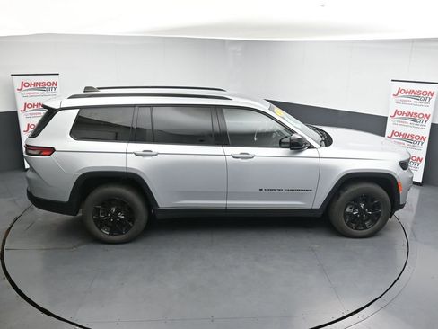 Used 2024 Jeep Grand Cherokee L Laredo AWD/4WD image 28