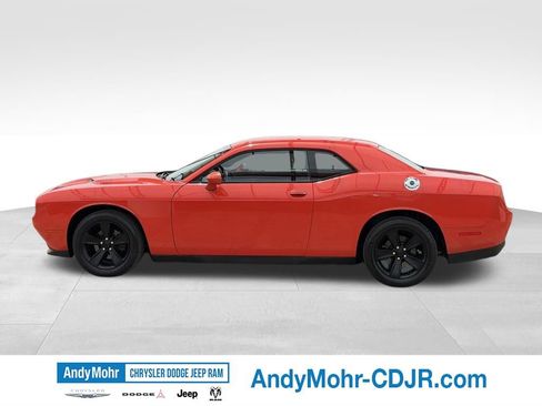 Used 2016 Dodge Challenger SXT RWD image 4