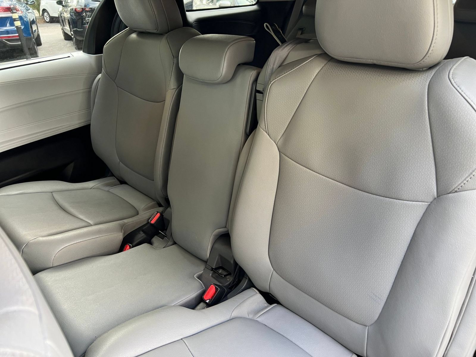 Used 2025 Toyota Sienna XLE FWD image 41