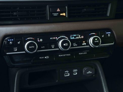 Used 2024 Honda Pilot Elite image 32