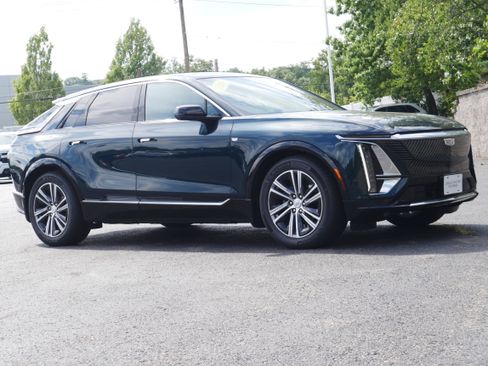 Used 2024 Cadillac Lyriq Luxury AWD/4WD image 9