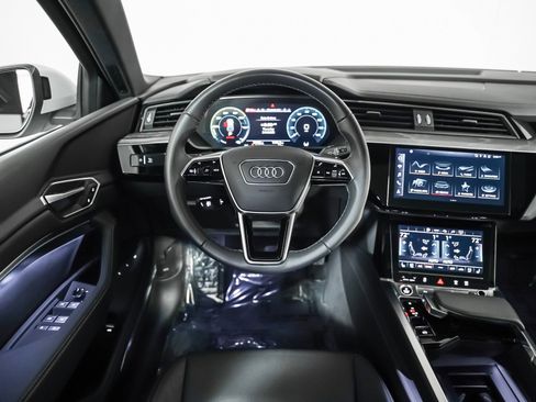 Used 2024 Audi Q8 e-tron Premium Plus w/ Premium Plus Package image 14