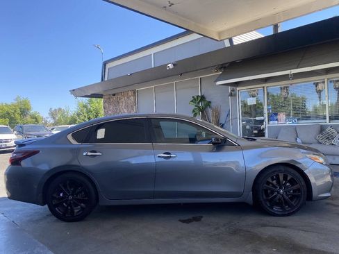 Used 2018 Nissan Altima 2.5 SR w/ SR Midnight Edition FWD image 5