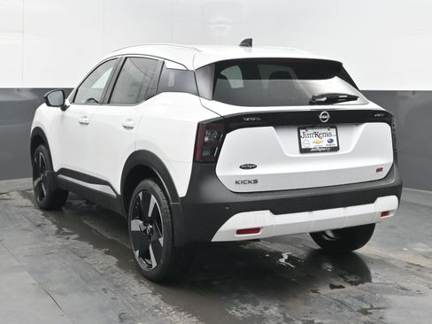 New 2026 Nissan Kicks SR w/ SR Premium Package FWD image 6