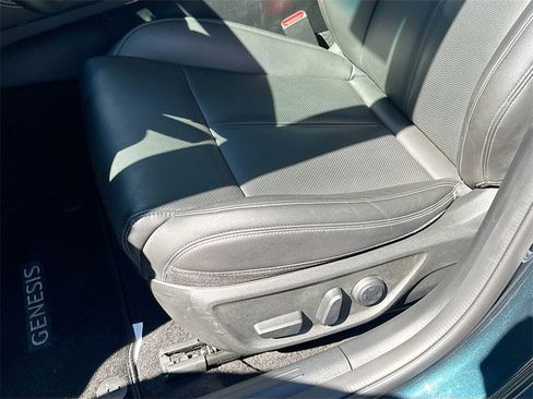 Used 2025 Genesis G70 2.5T image 20