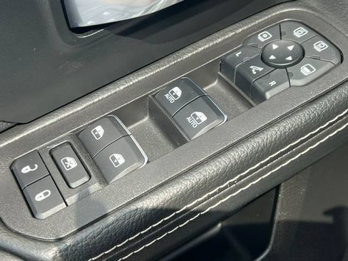 Used 2025 RAM 2500 Laramie AWD/4WD image 21