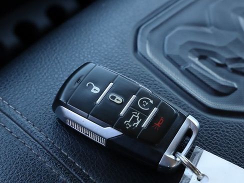 Used 2019 RAM 1500 Laramie image 36