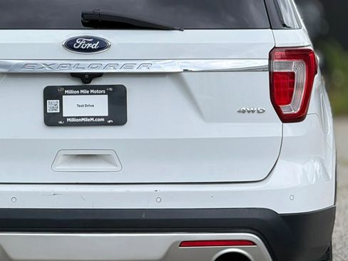 Used 2016 Ford Explorer XLT AWD/4WD image 14