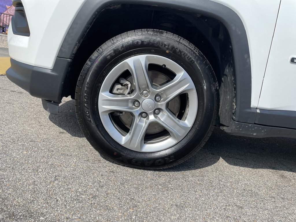 Certified 2024 Jeep Compass Latitude AWD/4WD image 9