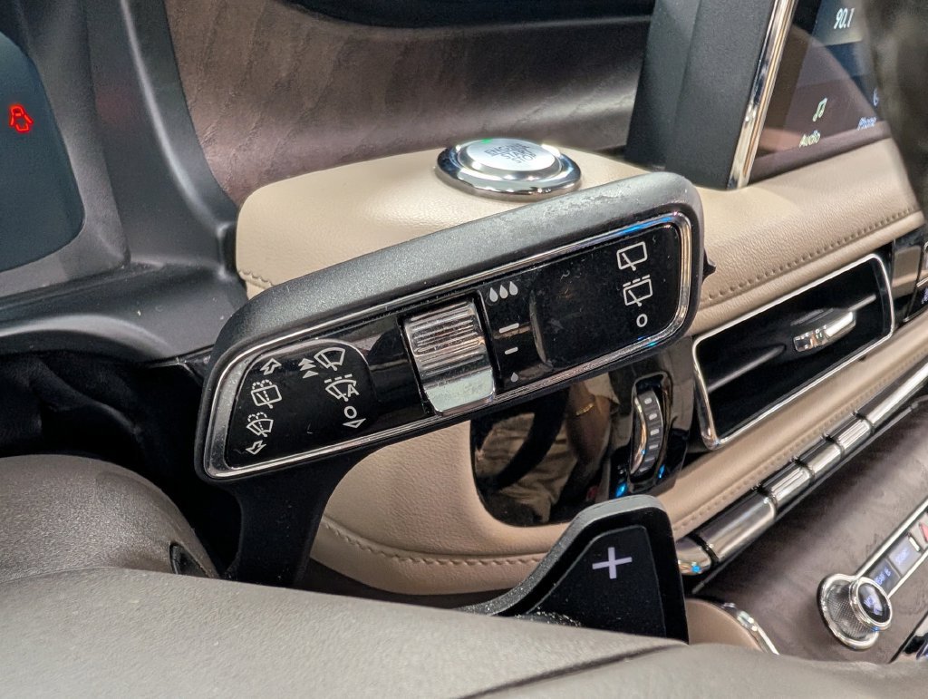 Used 2023 Lincoln Aviator Reserve w/ Equipment Group 201A AWD/4WD image 24