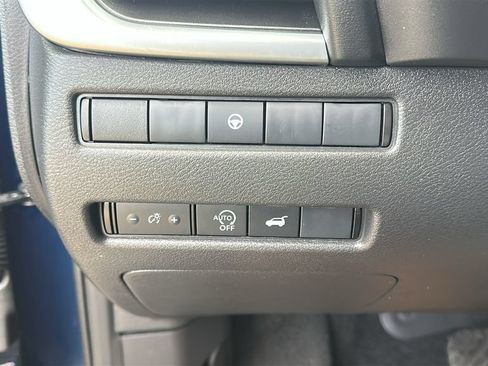 Used 2025 Nissan Rogue SV AWD/4WD image 20