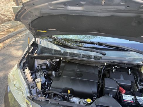 Used 2012 Toyota Sienna XLE w/ XLE Navigation Pkg FWD image 9
