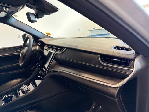 Used 2024 Jeep Grand Cherokee L Limited w/ Black Appearance Package image 37