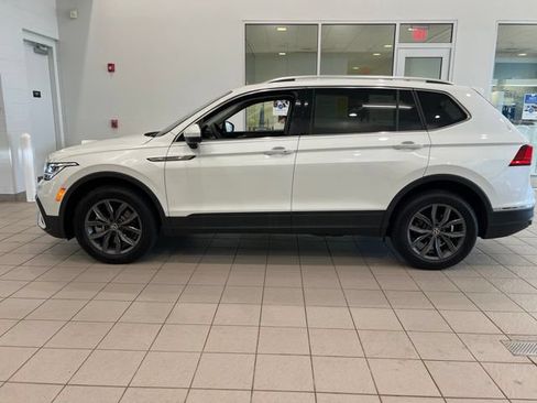 Used 2023 Volkswagen Tiguan SE AWD/4WD image 4