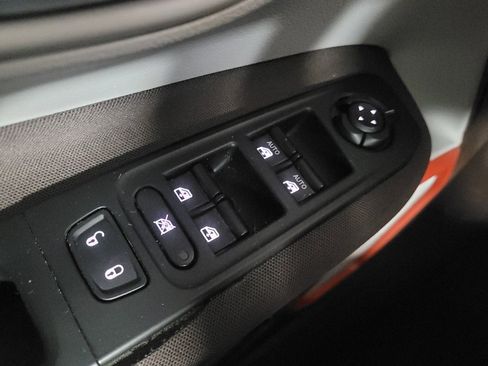 Used 2016 Jeep Renegade Latitude image 27