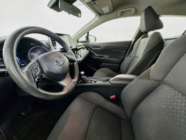 Used 2020 Toyota C-HR LE FWD image 18
