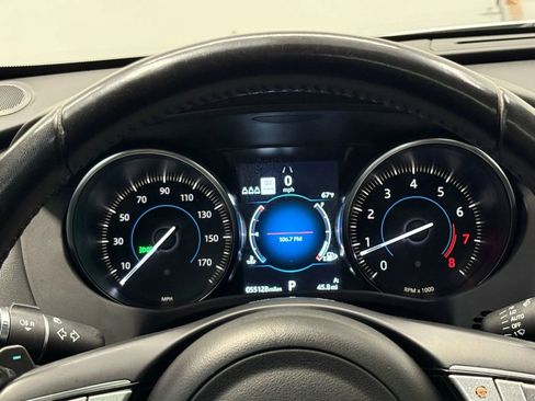 Used 2019 Jaguar F-PACE Premium image 26