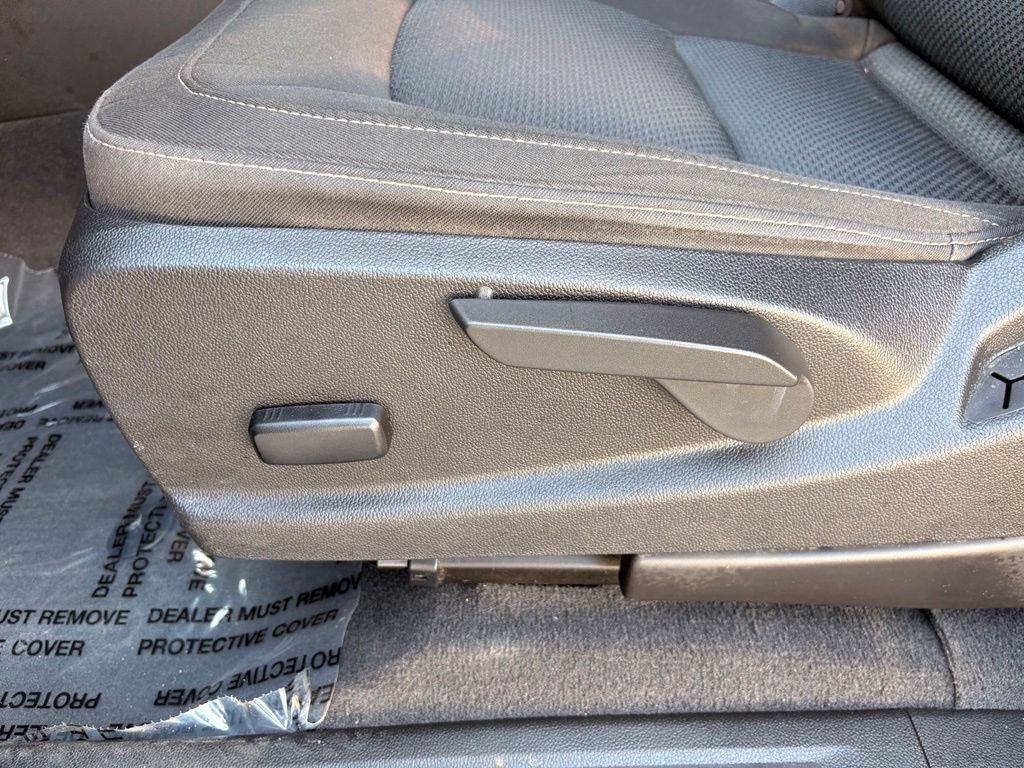 Used 2022 Chevrolet Colorado LT w/ Safety Package RWD image 11