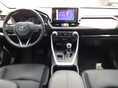 Used 2023 Toyota RAV4 XLE Premium image 11