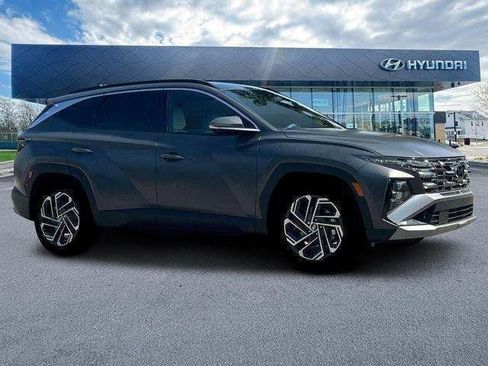 New 2025 Hyundai Tucson Limited FWD image 10