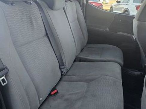 Used 2018 Toyota Tacoma SR5 AWD/4WD image 25