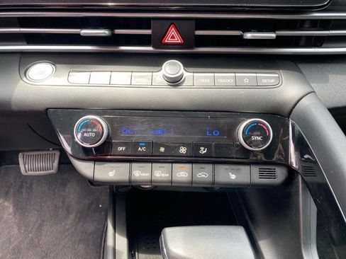 Used 2023 Hyundai Elantra SEL w/ Convenience Package FWD image 24