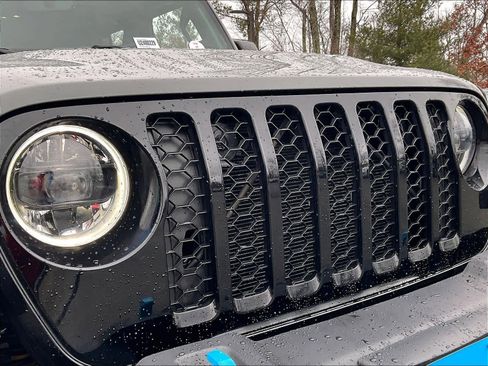 Used 2023 Jeep Wrangler Unlimited w/ Cold Weather Group image 29