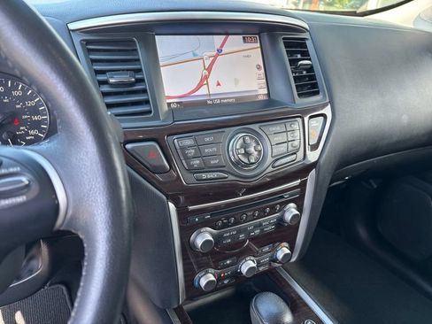 Used 2016 Nissan Pathfinder Platinum w/ Family Entertainment Package AWD/4WD image 9