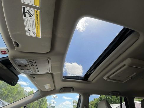 Used 2018 Honda Pilot Touring image 22