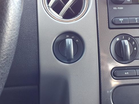 Used 2005 Ford F150 XLT image 12