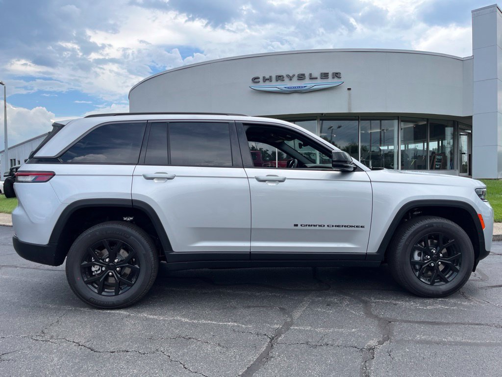 New 2026 Jeep Grand Cherokee Altitude AWD/4WD image 47