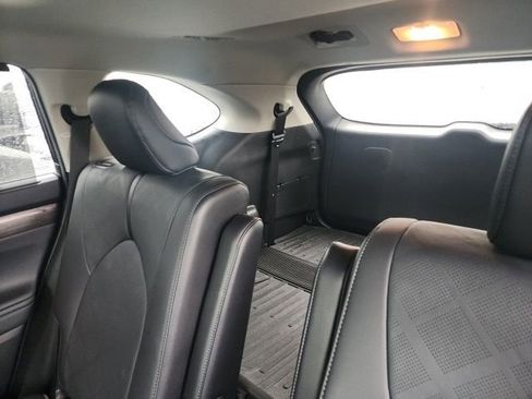 Used 2021 Toyota Highlander Platinum AWD/4WD image 12