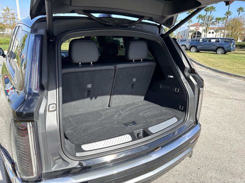 Used 2026 Cadillac Vistiq Luxury image 12