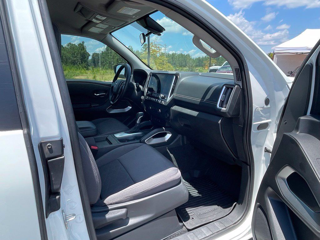 Used 2025 Nissan Frontier SV RWD image 37