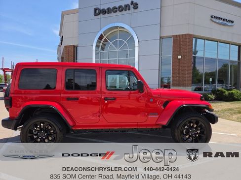 Certified 2025 Jeep Wrangler Unlimited Sahara w/ Safety Group AWD/4WD image 1
