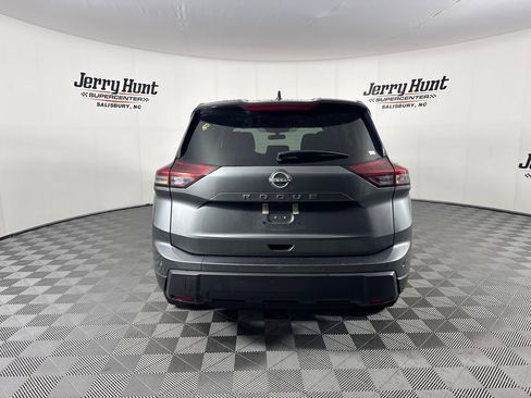 Used 2024 Nissan Rogue S image 9