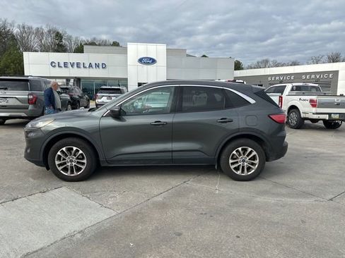 Used 2020 Ford Escape SE image 5