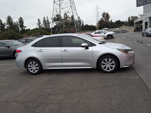 Used 2026 Toyota Corolla LE w/ Carpet Mat Package (TMS) FWD image 4
