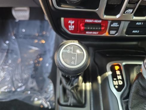 Used 2025 Jeep Wrangler Unlimited Rubicon AWD/4WD image 22