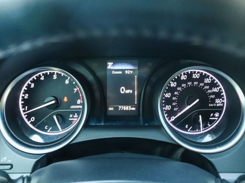 Used 2018 Toyota Camry SE FWD image 22